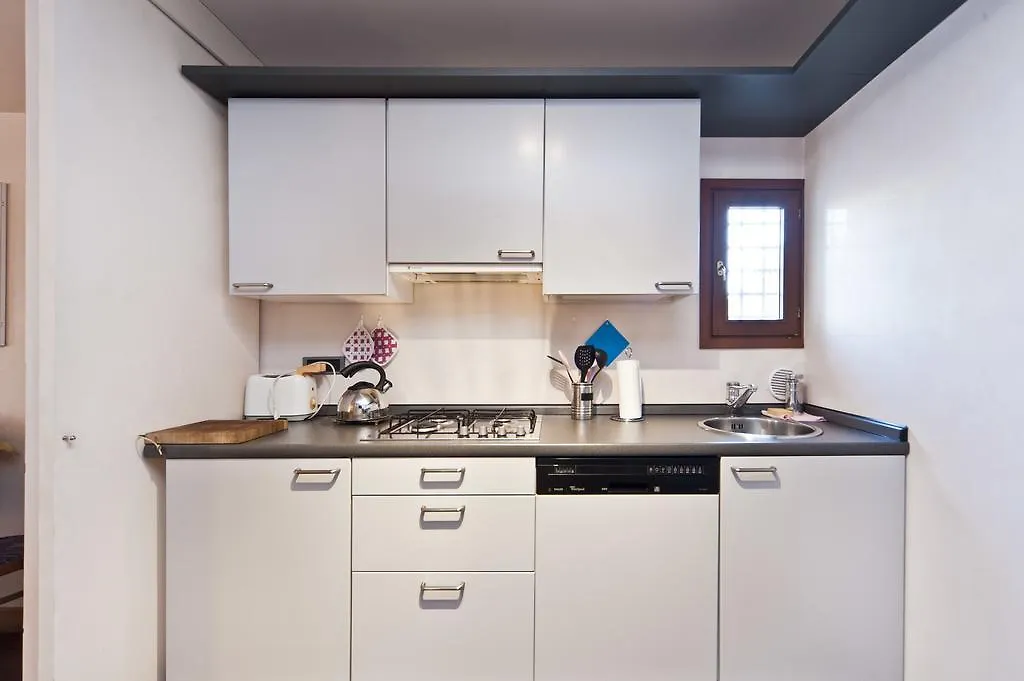Very Central Apartment In Historical 1600 Palace With Lift A Few Min Walk From San Marco Square Benátky