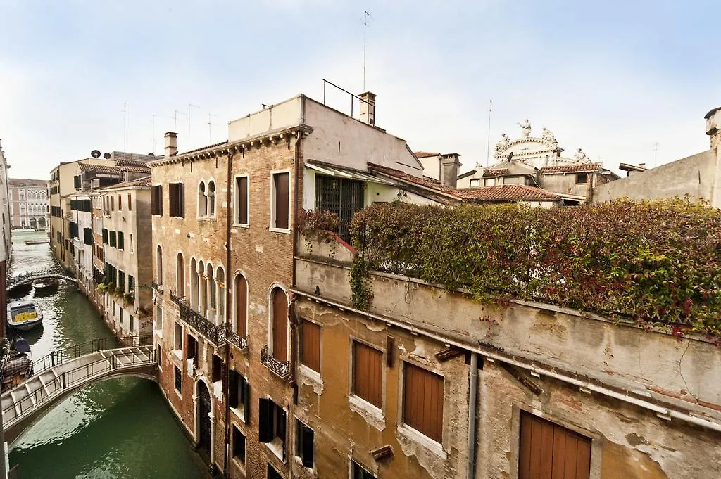 Very Central Apartment In Historical 1600 Palace With Lift A Few Min Walk From San Marco Square Benátky Itálie