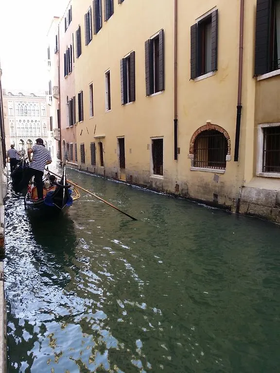 Very Central Apartment In Historical 1600 Palace With Lift A Few Min Walk From San Marco Square Benátky Itálie