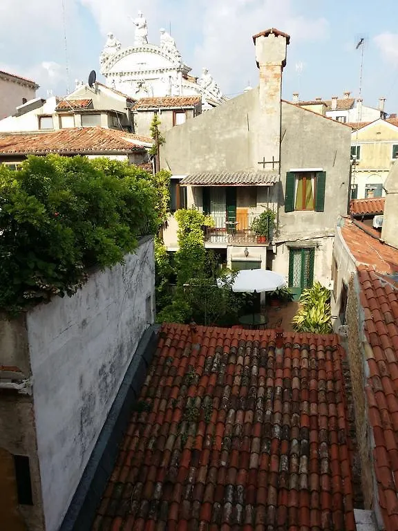 Very Central Apartment In Historical 1600 Palace With Lift A Few Min Walk From San Marco Square Benátky