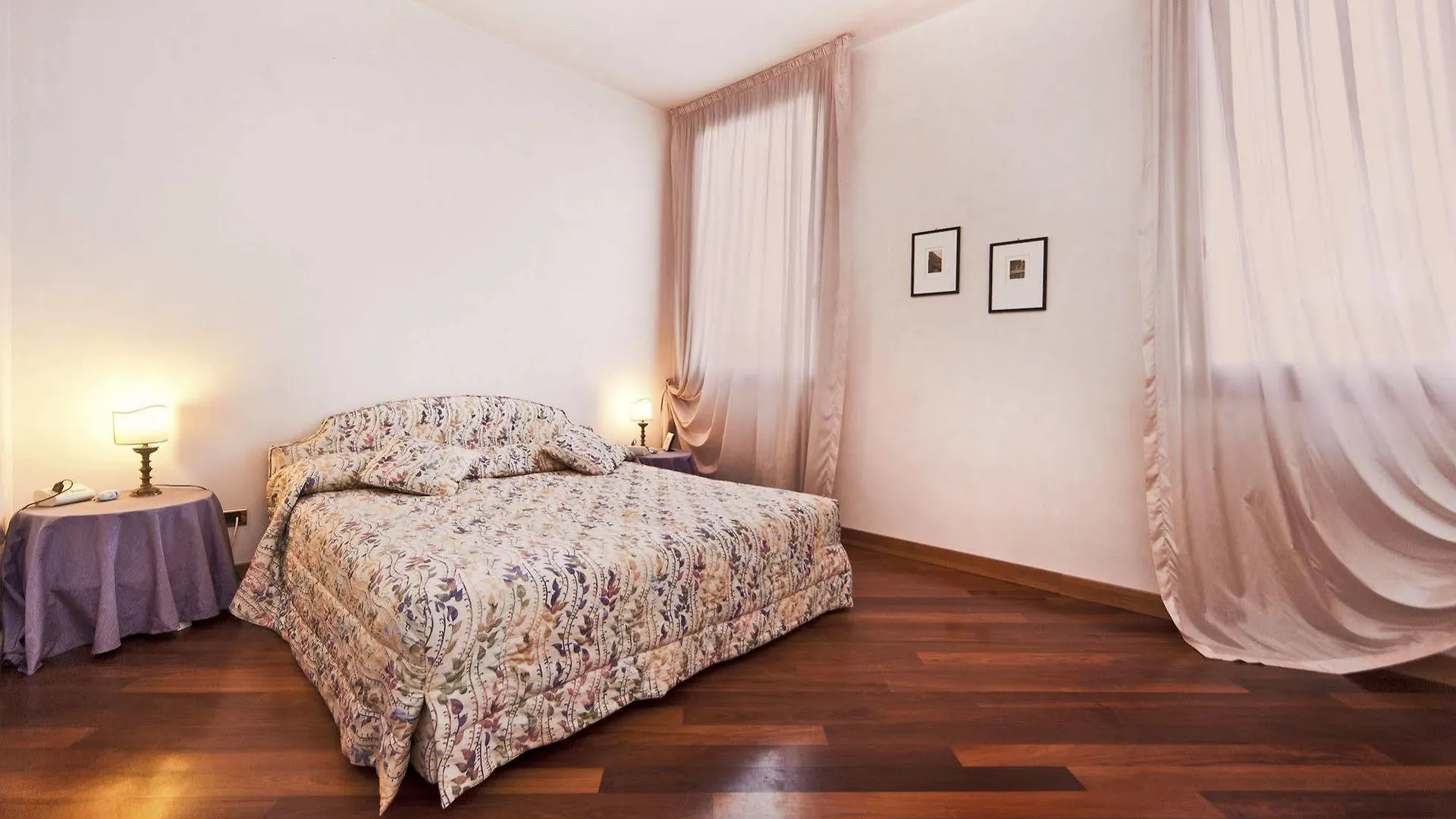 Very Central Apartment In Historical 1600 Palace With Lift A Few Min Walk From San Marco Square Benátky