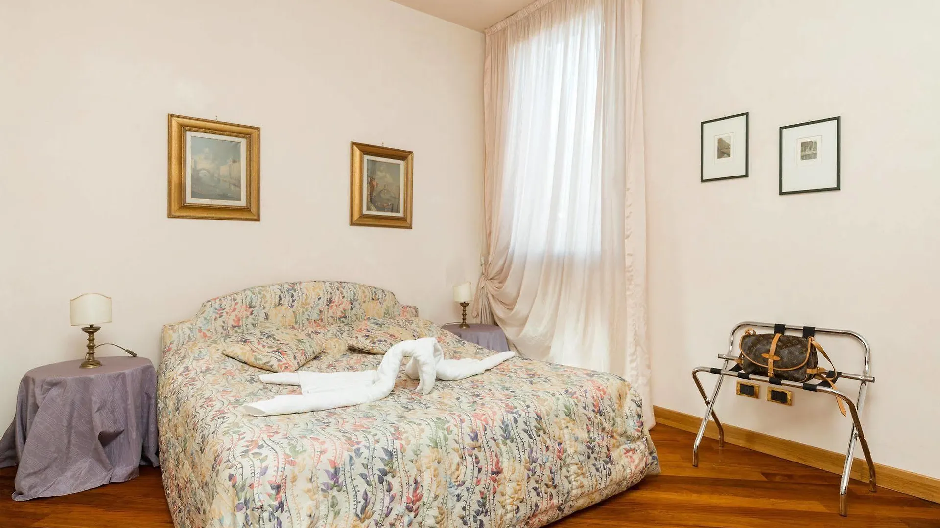 Very Central Apartment In Historical 1600 Palace With Lift A Few Min Walk From San Marco Square Benátky Itálie